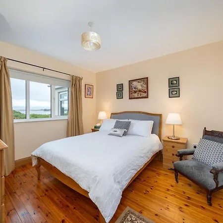Spacious House With Wonderful Garden And Sea Views * גלנבי