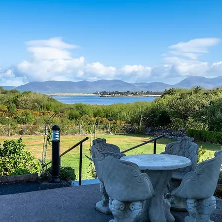 Spacious House With Wonderful Garden And Sea Views Feriehus
