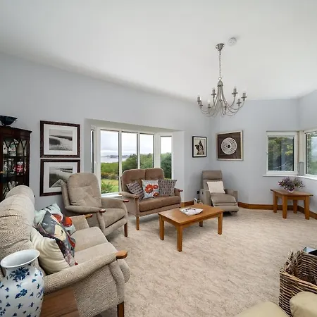 Spacious House With Wonderful Garden And Sea Views *