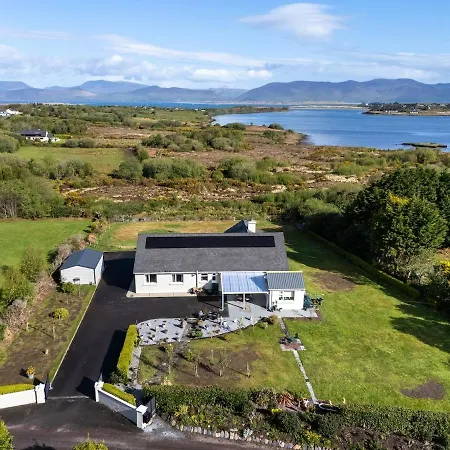 Spacious House With Wonderful Garden And Sea Views Feriehus *